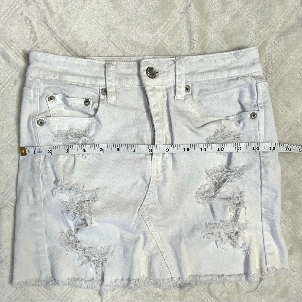 Y2K American Eagle High Rise Distressed Frayed White Denim Jean Mini Skirt Sz 2
